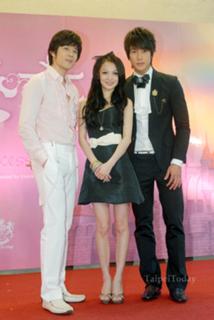 Angela Shao-Han Chang feet photo 4