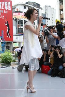 Angela Shao-Han Chang feet photo 10