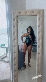 Angela Simmons feet photo thumbnail