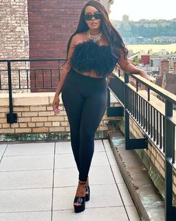 Angela Simmons feet photo thumbnail