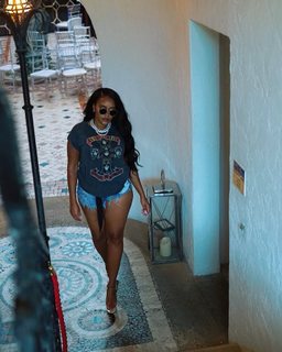 Angela Simmons feet photo thumbnail