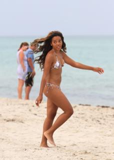 Angela Simmons feet photo thumbnail