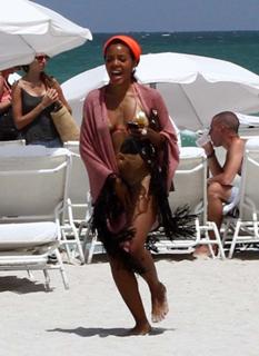 Angela Simmons feet photo thumbnail