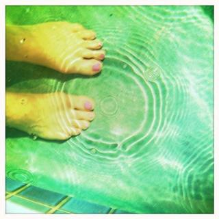 Angela Trimbur feet photo 1