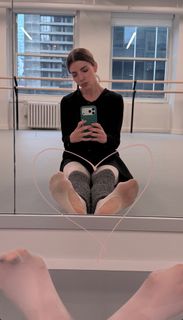 Angela Trimbur feet photo 1