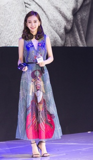 Angelababy feet photo thumbnail