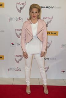 Angelina Heger feet photo 4