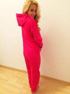 Angelina Heger feet photo 9