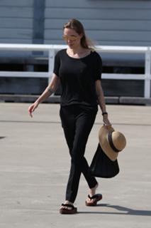 Angelina Jolie feet photo thumbnail