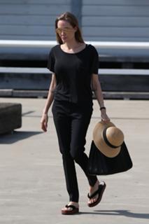 Angelina Jolie feet photo thumbnail