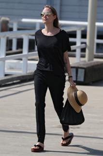 Angelina Jolie feet photo thumbnail