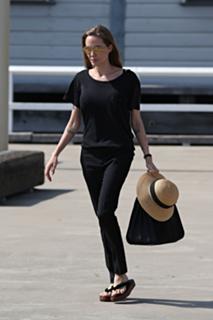 Angelina Jolie feet photo thumbnail