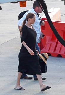 Angelina Jolie feet photo thumbnail