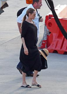 Angelina Jolie feet photo thumbnail