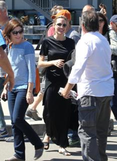 Angelina Jolie feet photo thumbnail