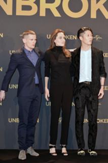 Angelina Jolie feet photo thumbnail