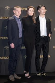 Angelina Jolie feet photo thumbnail