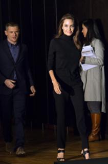 Angelina Jolie feet photo thumbnail