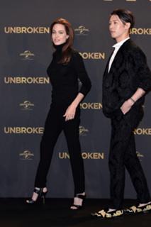 Angelina Jolie feet photo thumbnail