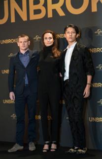 Angelina Jolie feet photo thumbnail