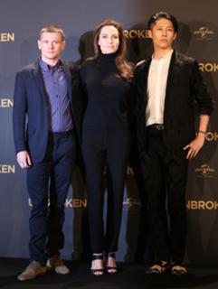 Angelina Jolie feet photo thumbnail