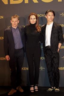 Angelina Jolie feet photo thumbnail