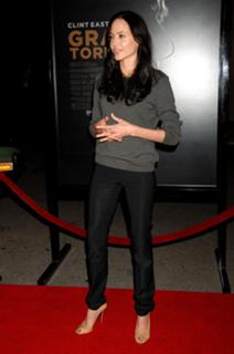 Angelina Jolie feet photo thumbnail