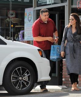 Angelina Jolie feet photo thumbnail