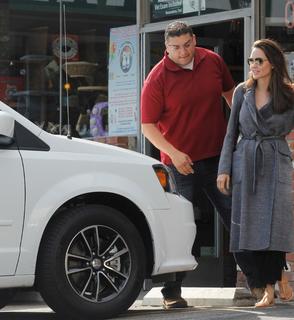 Angelina Jolie feet photo thumbnail