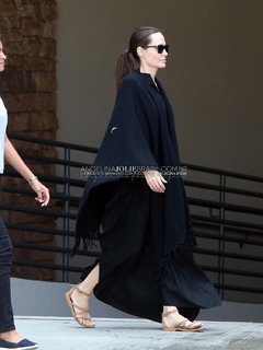Angelina Jolie feet photo thumbnail