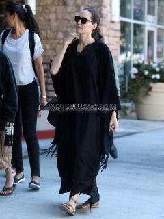 Angelina Jolie feet photo thumbnail