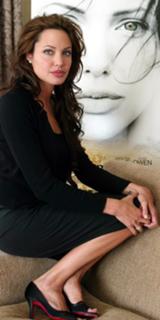 Angelina Jolie feet photo thumbnail
