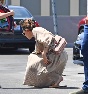 Angelina Jolie feet photo thumbnail