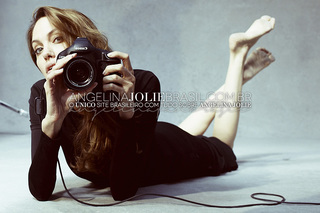 Angelina Jolie feet photo thumbnail