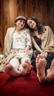 Angelina Jolie feet photo thumbnail