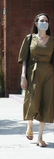 Angelina Jolie feet photo thumbnail