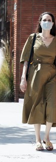 Angelina Jolie feet photo thumbnail