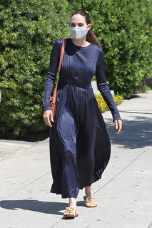 Angelina Jolie feet photo thumbnail