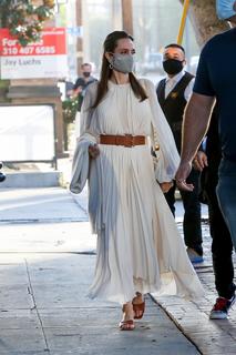 Angelina Jolie feet photo thumbnail