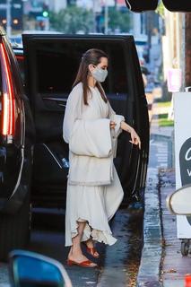 Angelina Jolie feet photo thumbnail