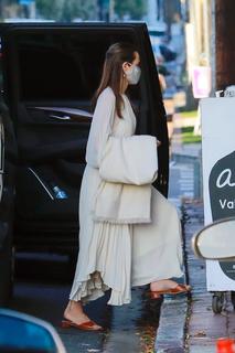 Angelina Jolie feet photo thumbnail