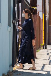 Angelina Jolie feet photo thumbnail