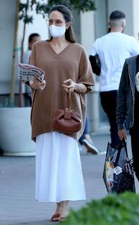 Angelina Jolie feet photo thumbnail