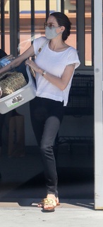 Angelina Jolie feet photo thumbnail