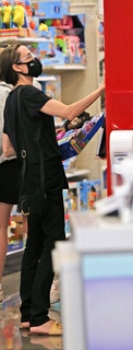 Angelina Jolie feet photo thumbnail