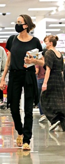 Angelina Jolie feet photo thumbnail