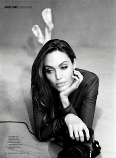 Angelina Jolie feet photo thumbnail