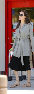 Angelina Jolie feet photo thumbnail