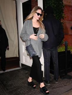 Angelina Jolie feet photo thumbnail
