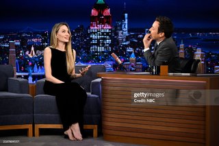 Angelina Jolie feet photo thumbnail